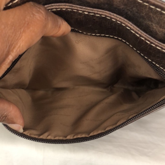 GUN TOTE’N MAMAS distressed brown leather crossbody. Concealed carry. - Picture 11 of 16